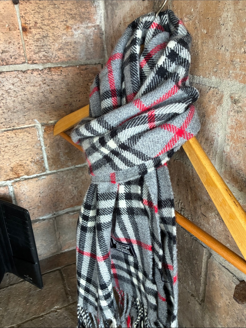 🖤 Burberry Gray and Red Plaid Scarf EUC Unisex - Picture 9 of 17